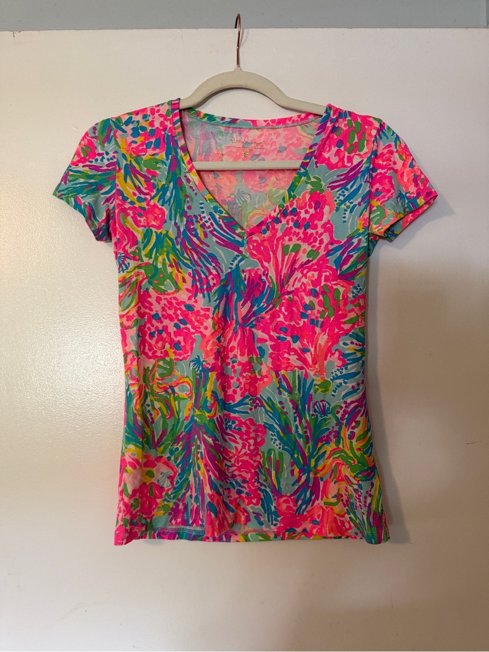 Lilly Pulitzer Pink Floral V-Neck Short Sleeve Tee, Size XXS